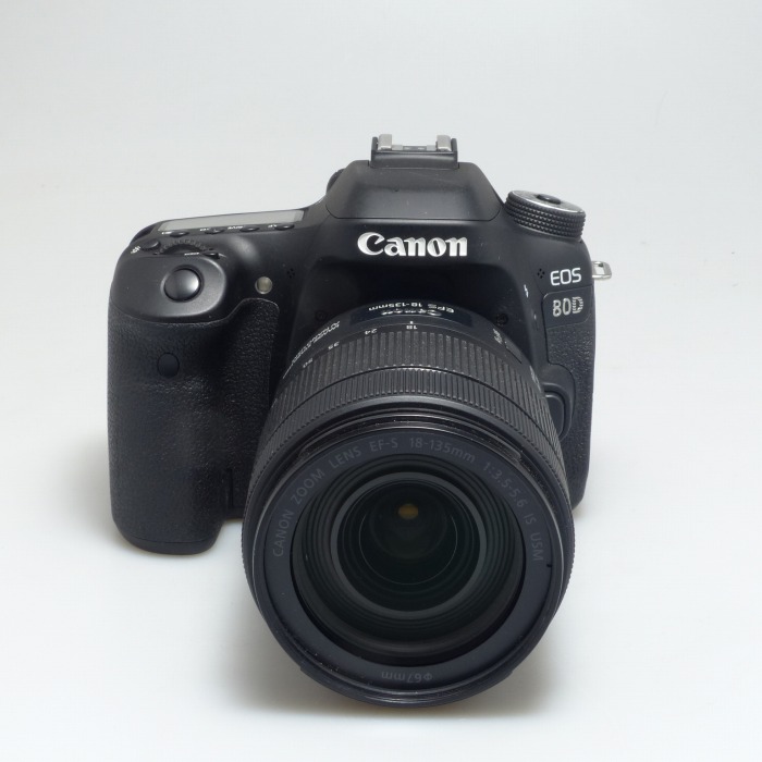 【中古】(キヤノン) Canon EOS 80D/EF-S18-135 IS USM レンズキツト