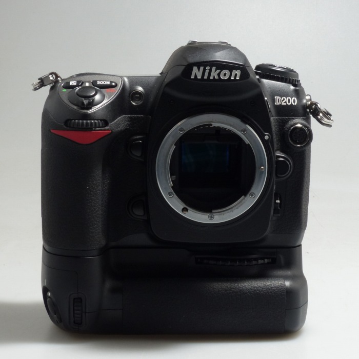 【中古】(ニコン) Nikon D200 ボデイ(MB-D200付キ)