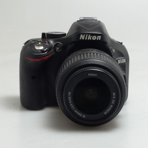 デジタル一眼Nikon D5200  ☆標準レンズと単焦点レンズのセット☆備品おまけ付き