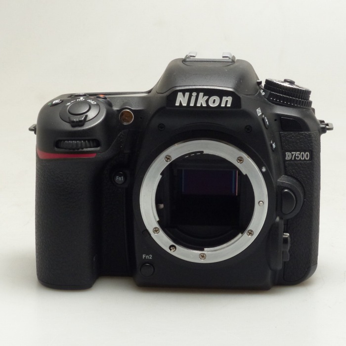 yÁz(jR) Nikon D7500