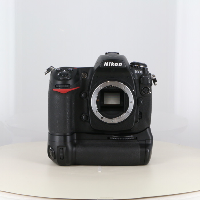 yÁz(jR) Nikon D300 {fB+MB-D10