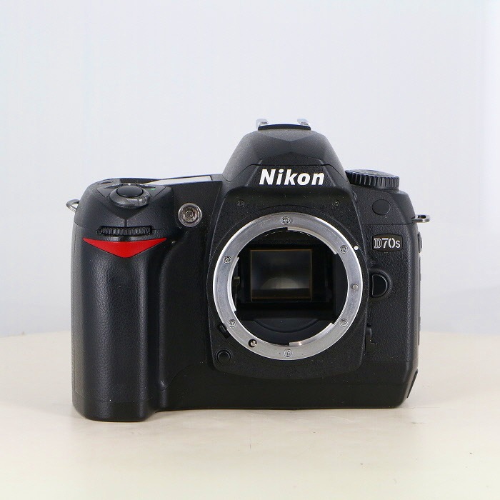 Nikon Ｄ70 デジタル一眼レフカメラ(さらにお値下げしました♪) Amazon | NIKON/ニコンデジタルカメラ D70 ボディ/BODY 610
