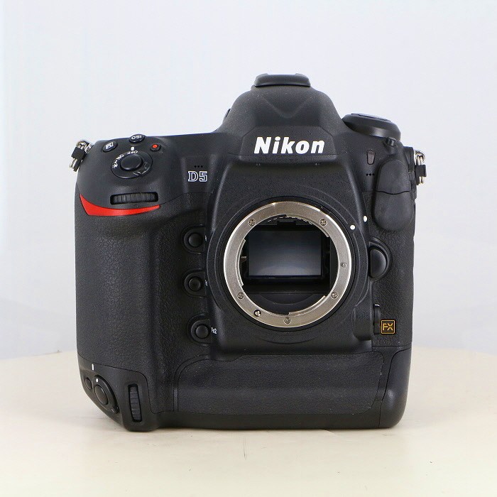 中古美品　ニコン D5 XQD-Type 保証付き