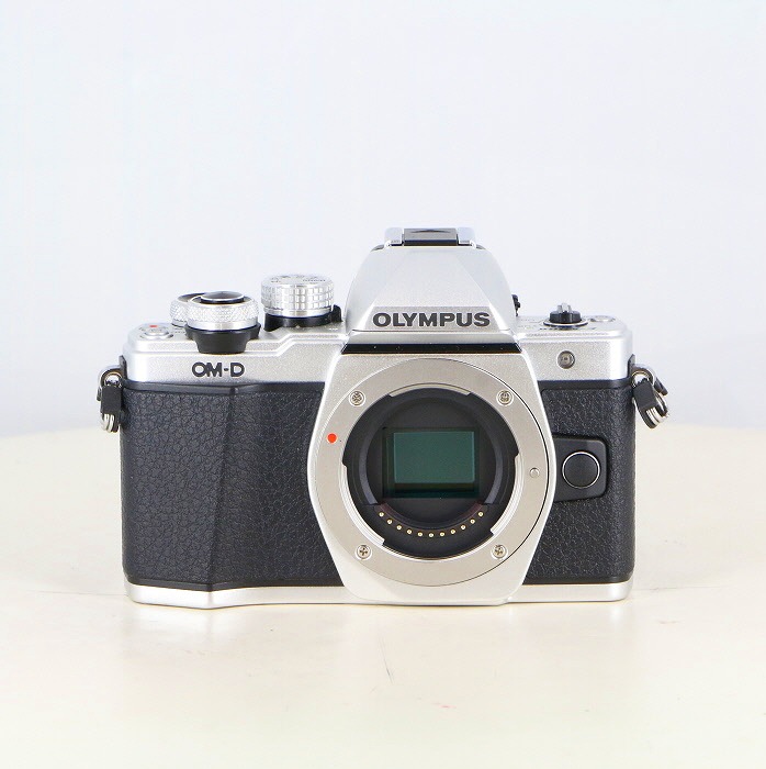 yÁz(IpX) OLYMPUS OM-D E-M10 MARKII {fB Vo[
