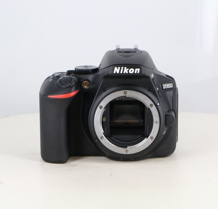 【中古】(ニコン) Nikon D5600 ボディ
