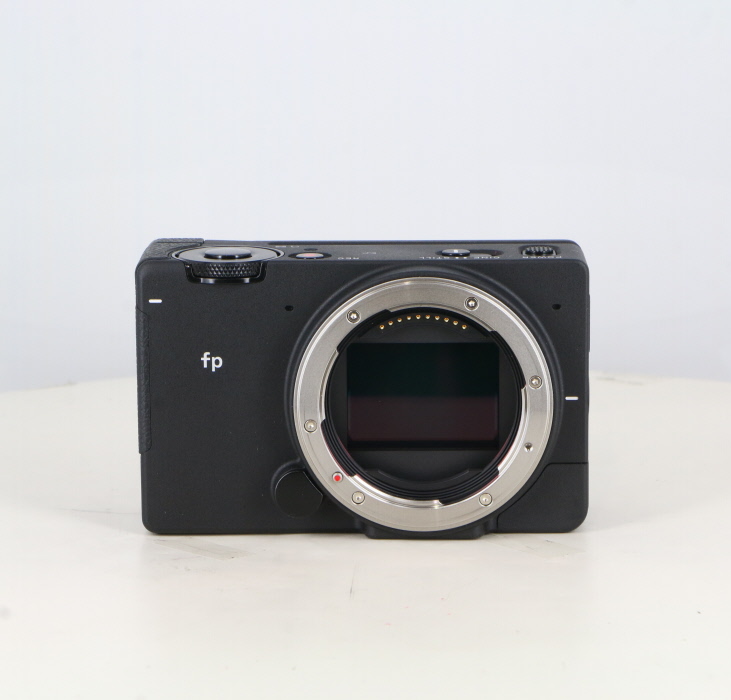 �y���Áz(�V�O�}) SIGMA fp �{�f�B