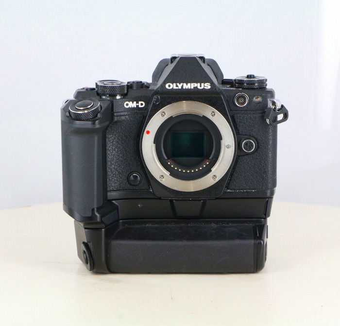 �y���Áz(�I�����p�X) OLYMPUS E-M5MarkII�{�f�B �u���b�N+HLD-8