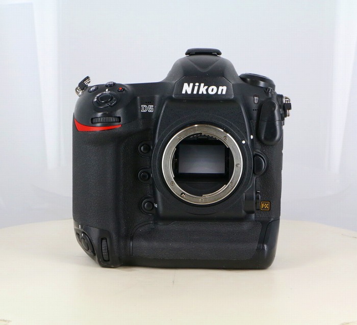 �y���Áz(�j�R��) Nikon D5 �{�f�C(XQD-TYPE)
