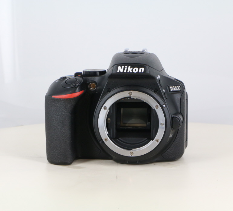 �y���Áz(�j�R��) Nikon D5600 �{�f�C