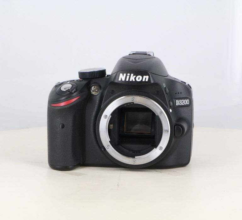 �y���Áz(�j�R��) Nikon D3200 �{�f�C �u���c�N