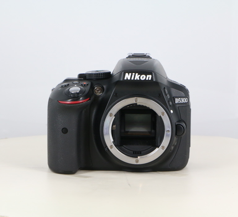 �y���Áz(�j�R��) Nikon D5600 �{�f�B