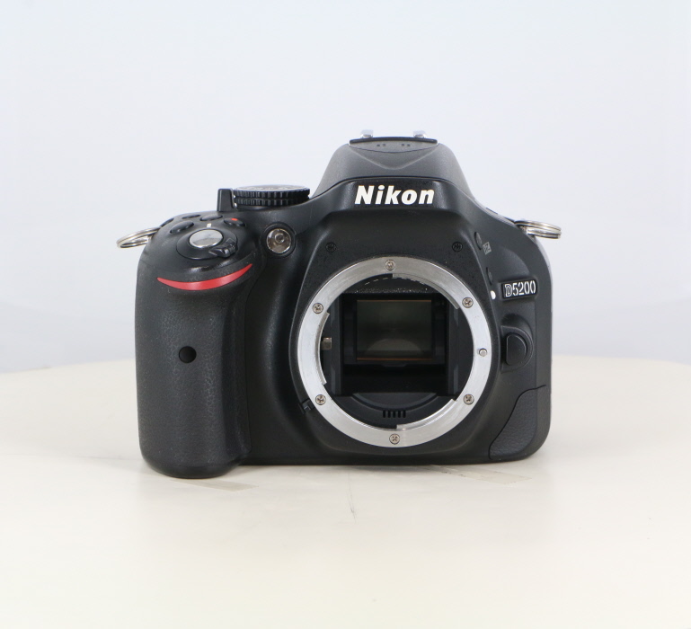 �y���Áz(�j�R��) Nikon D5200 �{�f�B �u���b�N