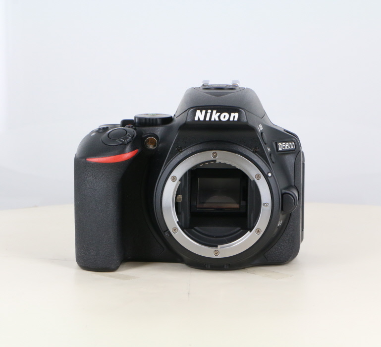 中古】(ニコン) Nikon D5600 ボディ｜ナニワグループオンライン