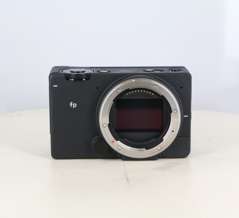 �y���Áz(�V�O�}) SIGMA fp �{�f�B