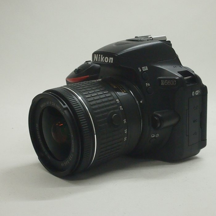 yÁz(jR) Nikon D5600 18-55VR YLcg