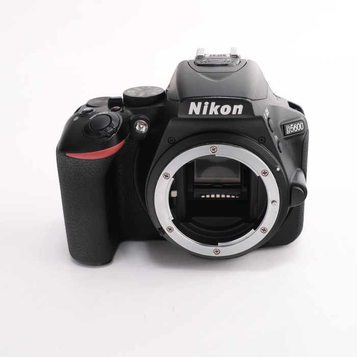 �y���Áz(�j�R��) Nikon D5600 �{�f�B