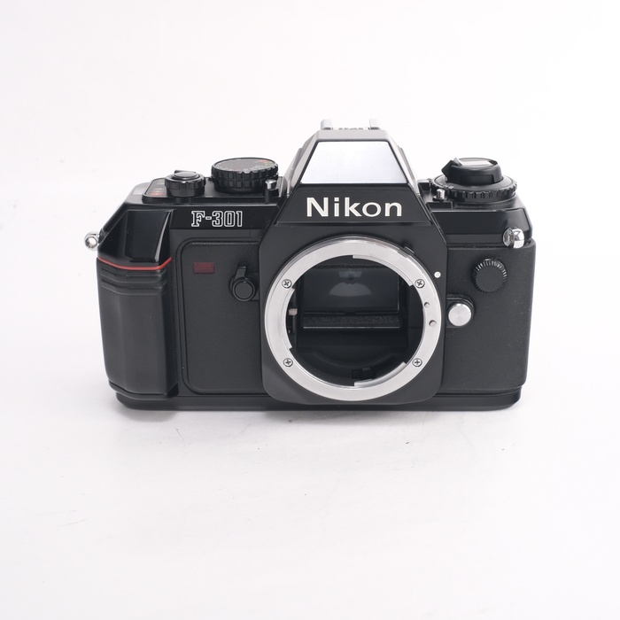 �y���Áz(�j�R��) Nikon F-301 �{�f�B