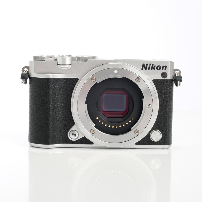 �y���Áz(�j�R��) Nikon 1 J5 �{�f�C �V���o�[