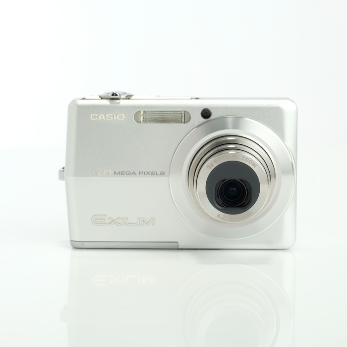 カシオ(CASIO) EXILIM ZOOM EX-Z600 シルバーの買取価格｜ナニワ