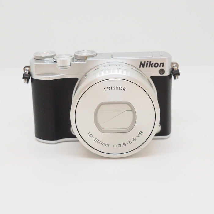 ニコン(Nikon) Nikon1 J5 標準パワーズームレンズキット シルバーの