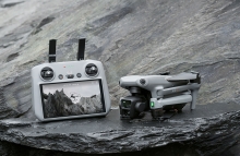 (�f�B�[�W�F�C�A�C)DJI �J�����h���[�� DJI Air 3 Fly More Combo (DJI RC 2) DP3232 �t���C���A�R���{(���j�^�t�����M�@�t��)